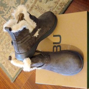 BRAND NEW WINTER BOOTS 🎊🎉🌺 NVR WRN. WATER PR🎊FUR INSIDE SO WARM 🎁🎁🎁🩰🩰🩰